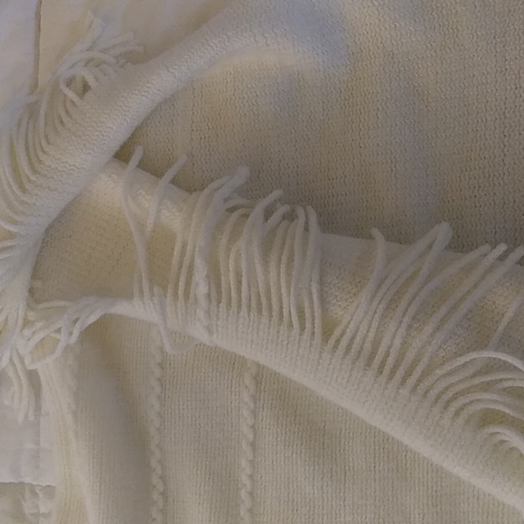 Layers By Lizden Womens Plus 1 Size Cream Color Sweater Wrap With Fringe - Picture 9 of 9